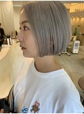乾かすだけでまとまる大人ミニボブハイトーンシルバーアッシュ
