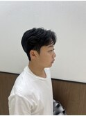 韓国メンズヘア　センターパート　ダウンパーマ