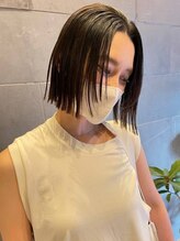 カミソメヤイロドリ(髪染やIRO-D-ORI) ダークカラー　センターパート　ストレート　艶トリートメント