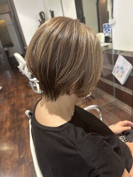 スリーセブントーキョー(Three Seven Tokyo 37) 【37tokyo】白髪ぼかしハイライト×ショートボブ