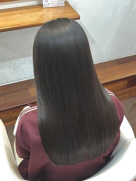 オートクチュール ランコントレ(Haute Couture Rencontrer) 【艶髪革命】広がりを抑えてしっとりまとまるストレート