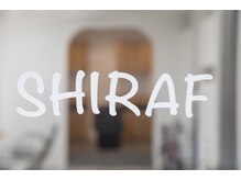 シラフ(SHIRAF)の雰囲気(各席にタブレットや充電器完備。ドリンクサービスあり。)