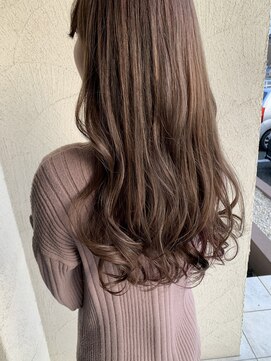 ラ カルモ(LA CALMO) 程よい柔らかさを取り入れたヌーディスタイル