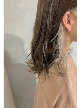 クウ(KU.) ホワイト系インナーカラー