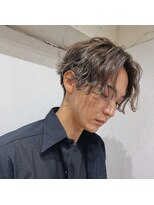 ラナ 渋谷(Lana)&nbsp;波巻きハイライトマッシュパーマウルフセンターパート渋谷黒染め