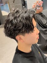 アビー(ABEY)&nbsp;波巻きスパイラルパーマセンターパートマッシュ