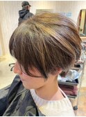 大人かわいいクセ毛風ショート後頭部丸み前下がりボブブラウン