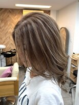 リングバイモアムー(Ring by Moremuu)&nbsp;issy  ハイライト　ベース明るめ