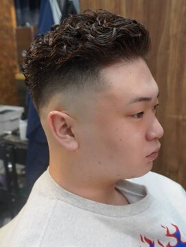 キングマンバーバー 田町店(KING MAN BARBER) フェード＋パーマ