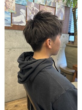 ファム(FAM) 刈り上げ　ツーブロック　アッシュカラー　代官山　中目黒