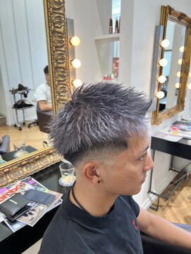 コワファースト  させぼ五番街店(COIFF1RST) フェード×ホワイトシルバー☆