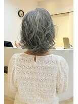 クク(KuKu) レイヤーカット/パーマ風コテ巻き