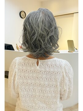 クク(KuKu) レイヤーカット/パーマ風コテ巻き