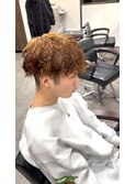 外国人風波巻きパーマ