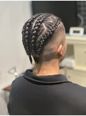 スキンフェード × 大胆なコーンロウ