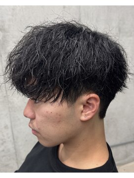 フイ 横浜センター北店(Hui) フェザーパーマ/グレーブルーカラー/刈り上げショートパンク