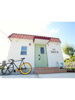 白い壁と木の温もりのある空間で、ほっと安らぐ癒しのひとときをお過ごしください♪