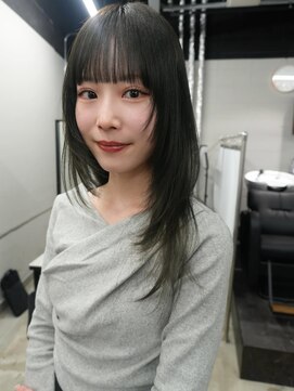 ピア ヤクイン(Pia Yakuin) 今人気のレイヤーカット