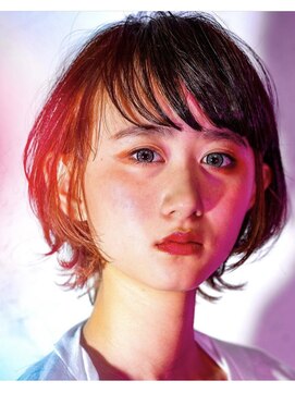 ブルー ヘアーメイク(Blue Hair Make) ひし形フォルムのナチュラルショート