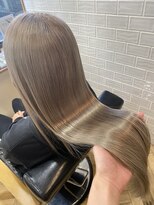 アルーシェウィズスカイ 原宿(Alushe with Sky)&nbsp;ミルクティーグレージュ/ダブルカラー/ケアブリーチ/ハイライト