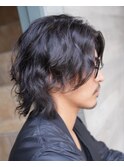 大人の波巻きスパイラルパーマミディアムロングメンズカットヘア