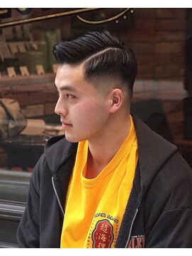 フォーコーナーズ(Four Corners) サイドパート／七三分け/スキンフェード/バーバー/刈り上げ