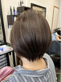 プールス(PURUS)の写真/バランスが重要な顔周りのカットも、ミリ単位でこだわりカット◎一気に小顔効果のあるこなれヘアに！