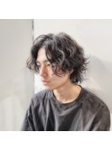 スーツ短髪ツーブロック束感モテる黒髪シークレットパーマ流行