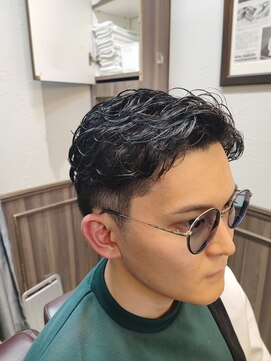 ミリオンバックス 上野(Million Bucks) ビジネス ツーブロック 七三パーマ