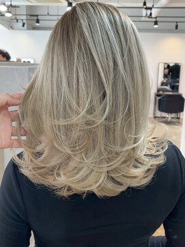 メリー オオサカ(Merly Osaka) white beige balayage