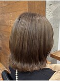 オリーブグレージュ_ミディアムボブ