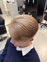 リベルテ グリット(Liberte Grit)&nbsp;メンズハイトーンベージュカラー×筋感センターパートブリーチ