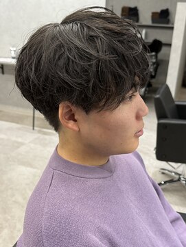 リオールバイニアウ(RE:ALL by Niau) MEN’S HAIR/波巻ツイストスパイラル/フェザーパーマ/新田