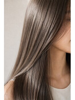 アトリエ エス atelier es HAIRDESIGNの写真/癖毛を解消、毎日のアイロンから解放される最新型トリートメント型ストレートで自然にまとまる艶髪へ