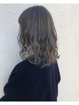 リア(Lia by KENJE) Lia ハイライトで大人可愛いカラーに♪