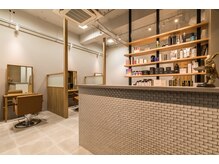 【全席半個室空間☆マンツーマンなので人が変わることなく一人のスタイリストが全てを仕上げます】