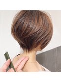 襟足ギザギザのショートヘアゆるふわカール
