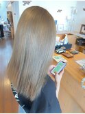 ホワイティーベージュカラー