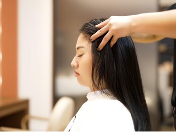山野愛子美容室 シェラトン都ホテル大阪店の写真/美しい髪は健康な頭皮から。植物由来/頭皮年齢・髪質に合わせたオーダーメイド【ボタニカルヘッドスパ】