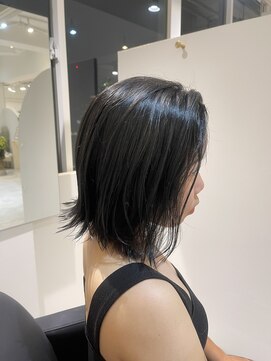 エミュスト(Emuest) プツっと切りっぱなしボブ