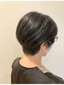 スタジオ アルファプラス 日暮里店(studio α+) ステップボーンカットカットボブショートハイライト白髪ぼかし