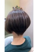 刈り上げショート女子