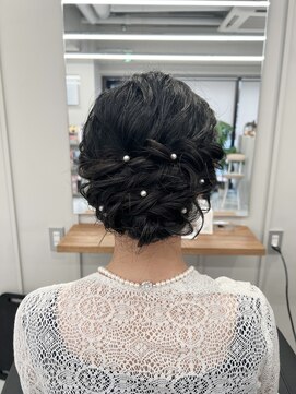 バルベストーキョーサウス(BARBES TOKYO SOUTH) 黒髪のゆるふわヘアアレンジ【清板】