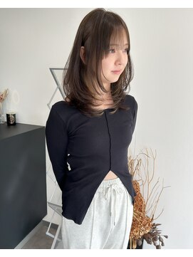 リリ バイ クローバー(lili by CLOVER) オリーブベージュ/オリーブグレージュ/レイヤーカット/レイヤー