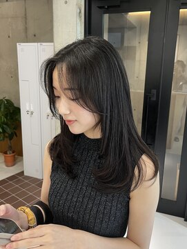 ナギ(nagi) レイヤーカット×センター分け×韓国風