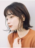 外ハネボブ　くびれボブ　切りっぱなし　小顔　オリーブグレー