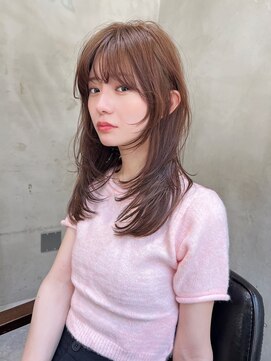 アルテ(ARTE) 顔周りレイヤー×透明感ベージュの艶ミディアムヘアスタイル