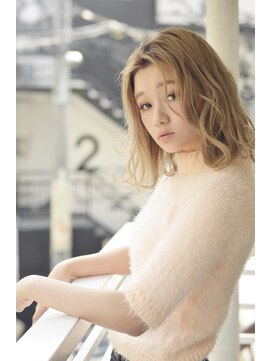 コイ(coii) ☆ざっくりセンターパートのホワイトベージュカラー☆【coii】