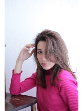 アッシュ 二子玉川店(Ash) ヌケ感のあるワンカールロング