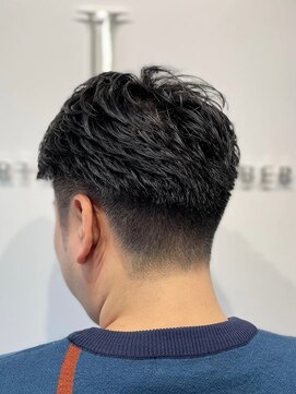 リバティシェアバーバー 銀座2nd(LIBERTY SHARE BARBER) スキンフェードコテパーマ濡れパンマッシュパーマ[銀座<理容室>]